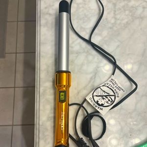 Bed Head 1 in barrel curling wand